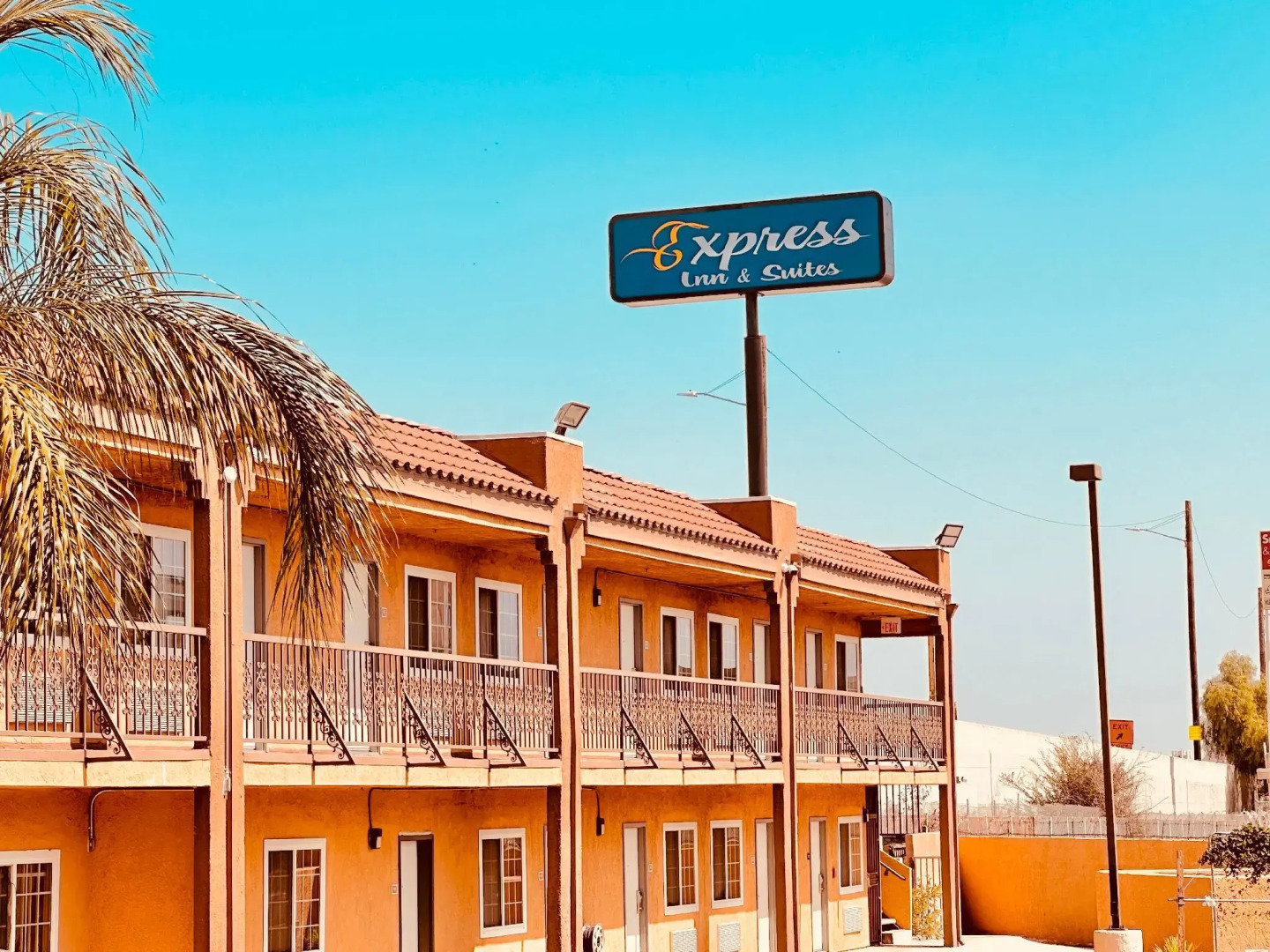 Express Inn & Suites