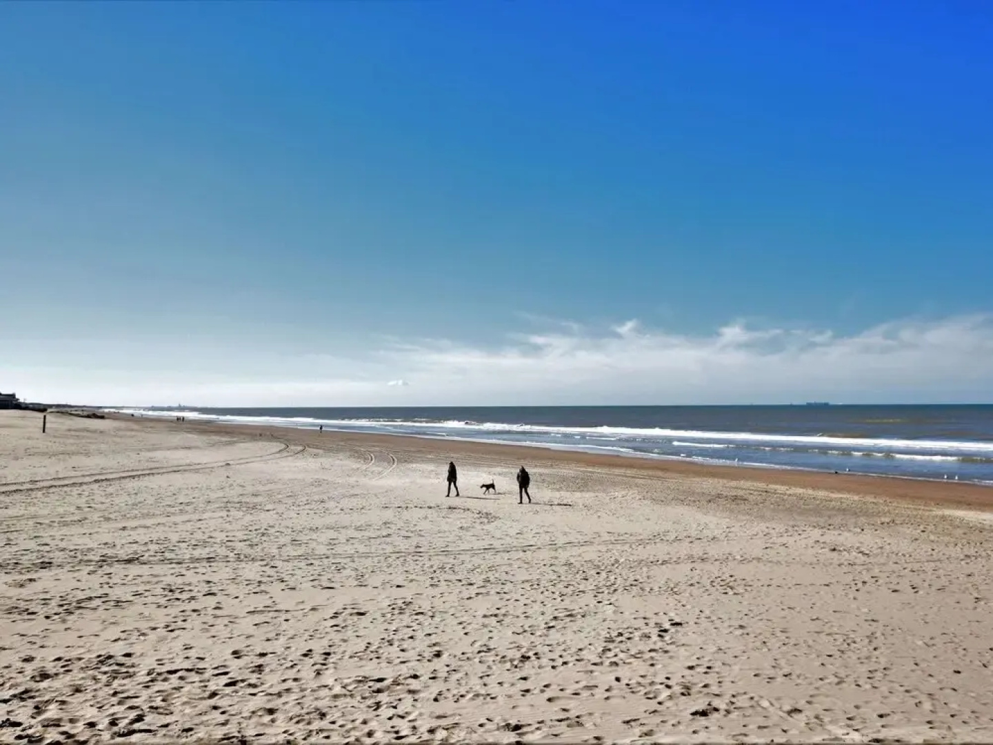 Luxurious Holiday Home with Hot Tub in Noordwijk