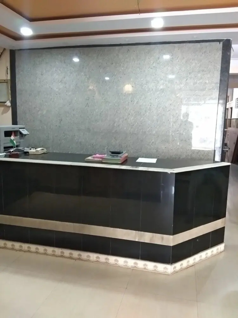 Iroomz Hotel Sagar Deluxe