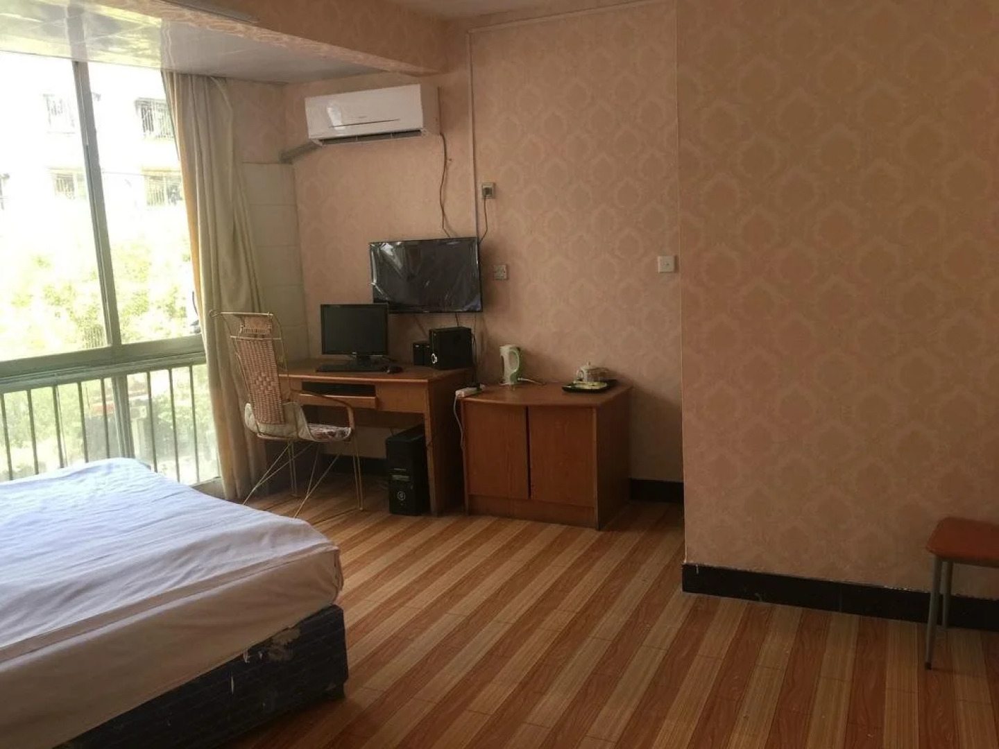 Sihong Futai Business Inn