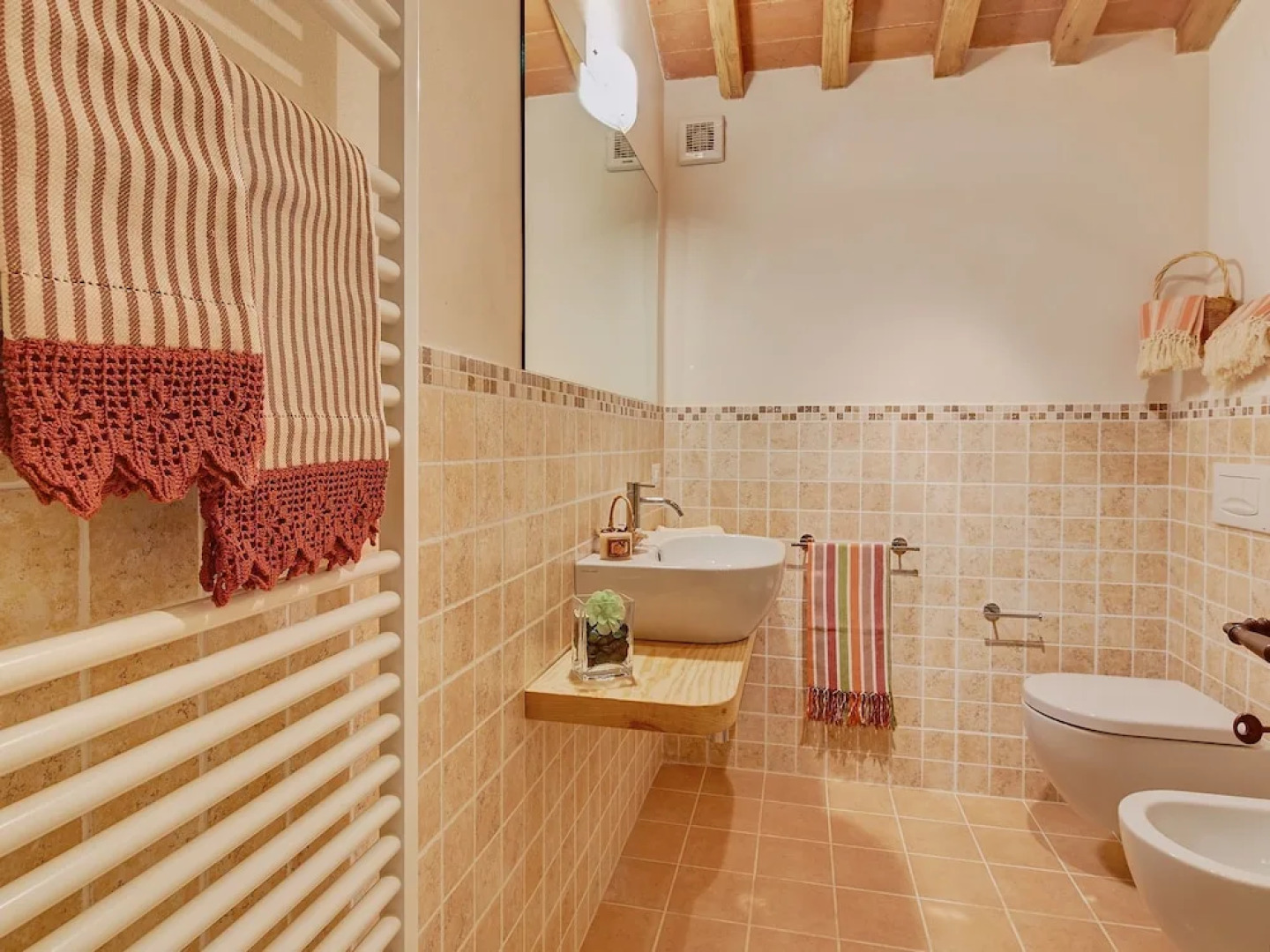 Beautiful accommodation in elegant farmhouse with pool and breathtaking views