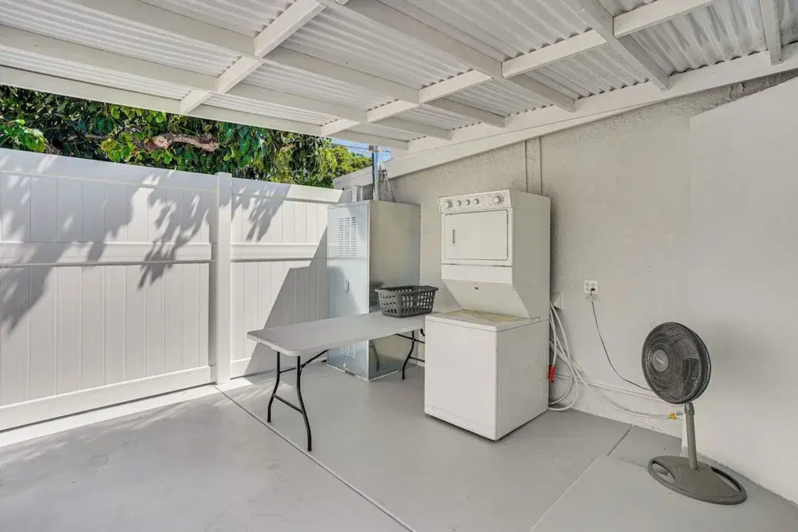 Between LA & Orange County: Quiet Getaway w/ Patio