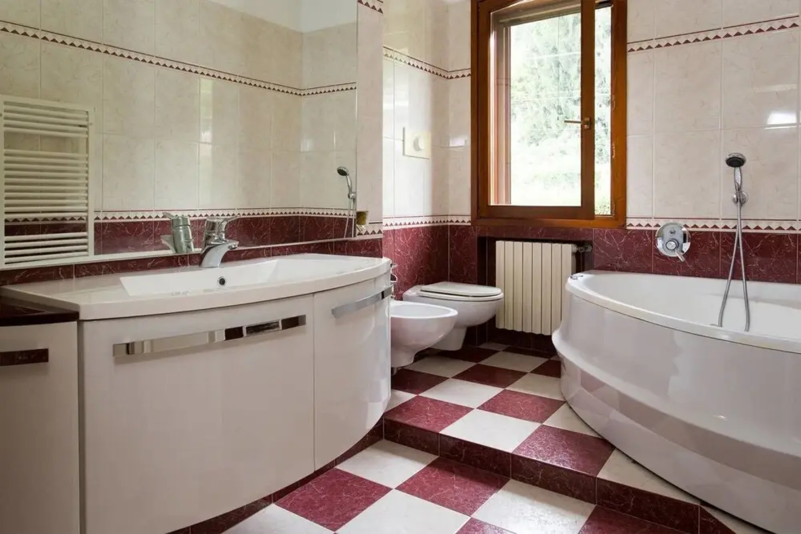 Lake Maggiore Villa With Beach Access, Near Village Centre, Wifi, BBQ