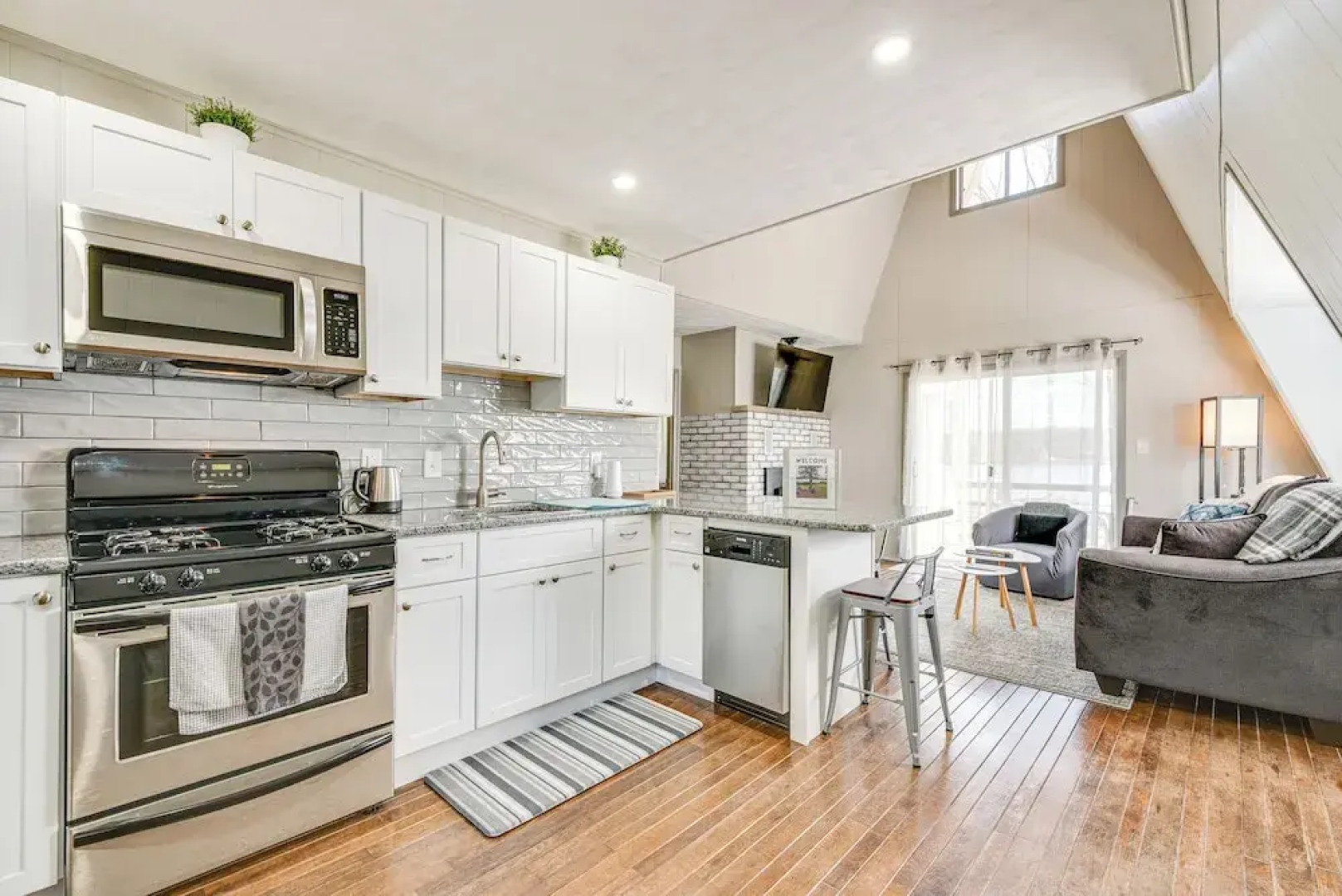 Dock & Sunroom: Waterfront Home Near Kalahari!