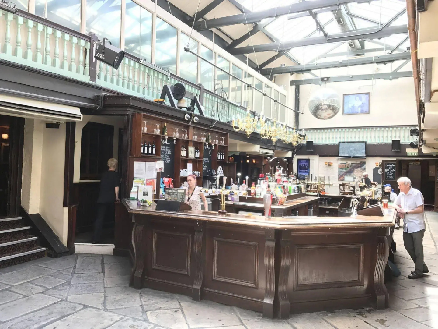 The Royal Victoria & Bull Hotel