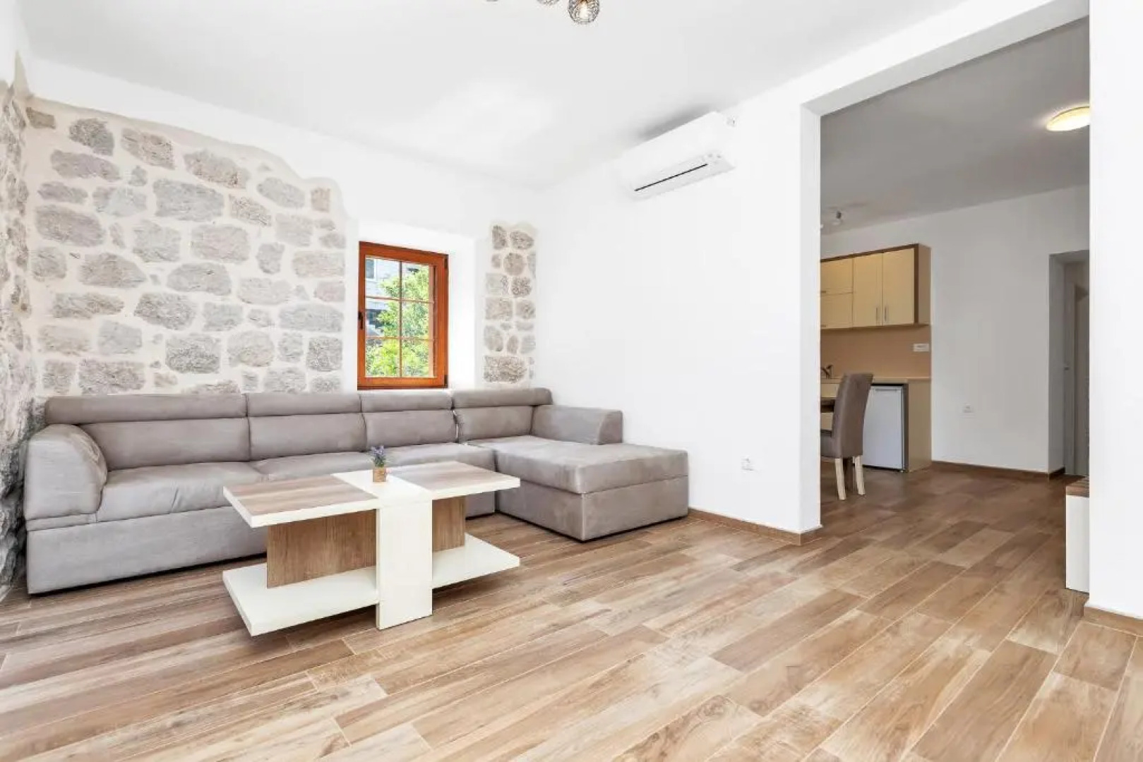 Apartments Mezini 11