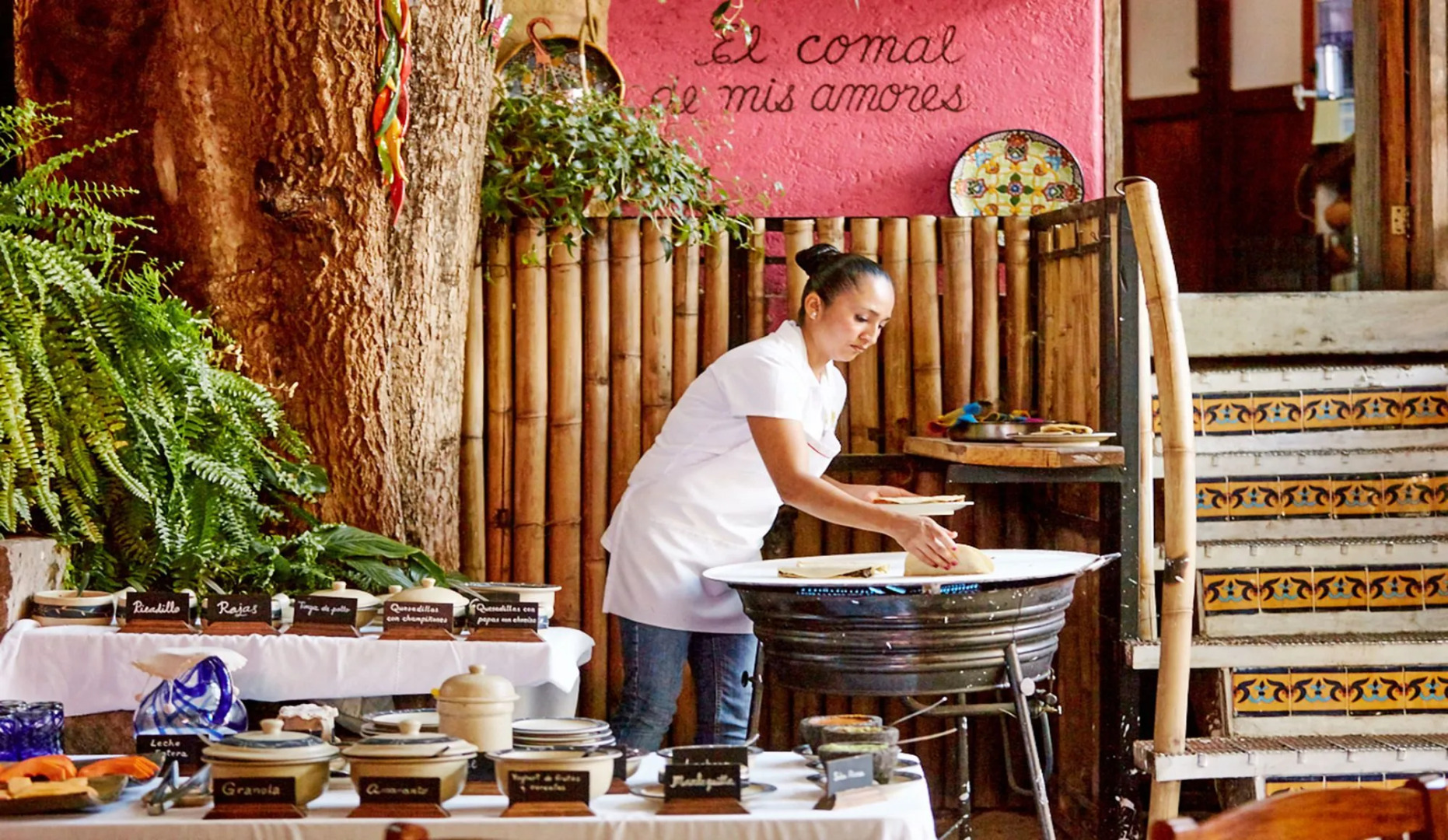 Mesón De Leyendas Breakfast & Downtown