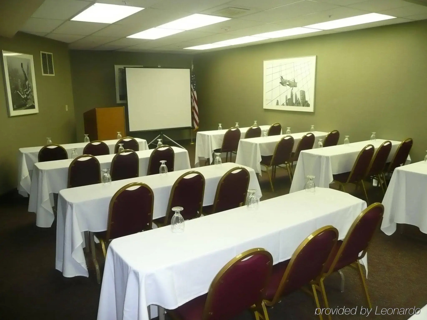 Quality Suites Lansing West