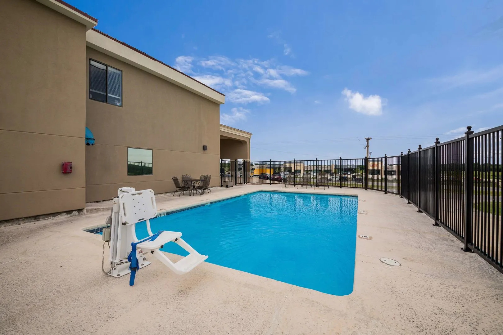 Red Roof Inn & Suites Austin East - Manor