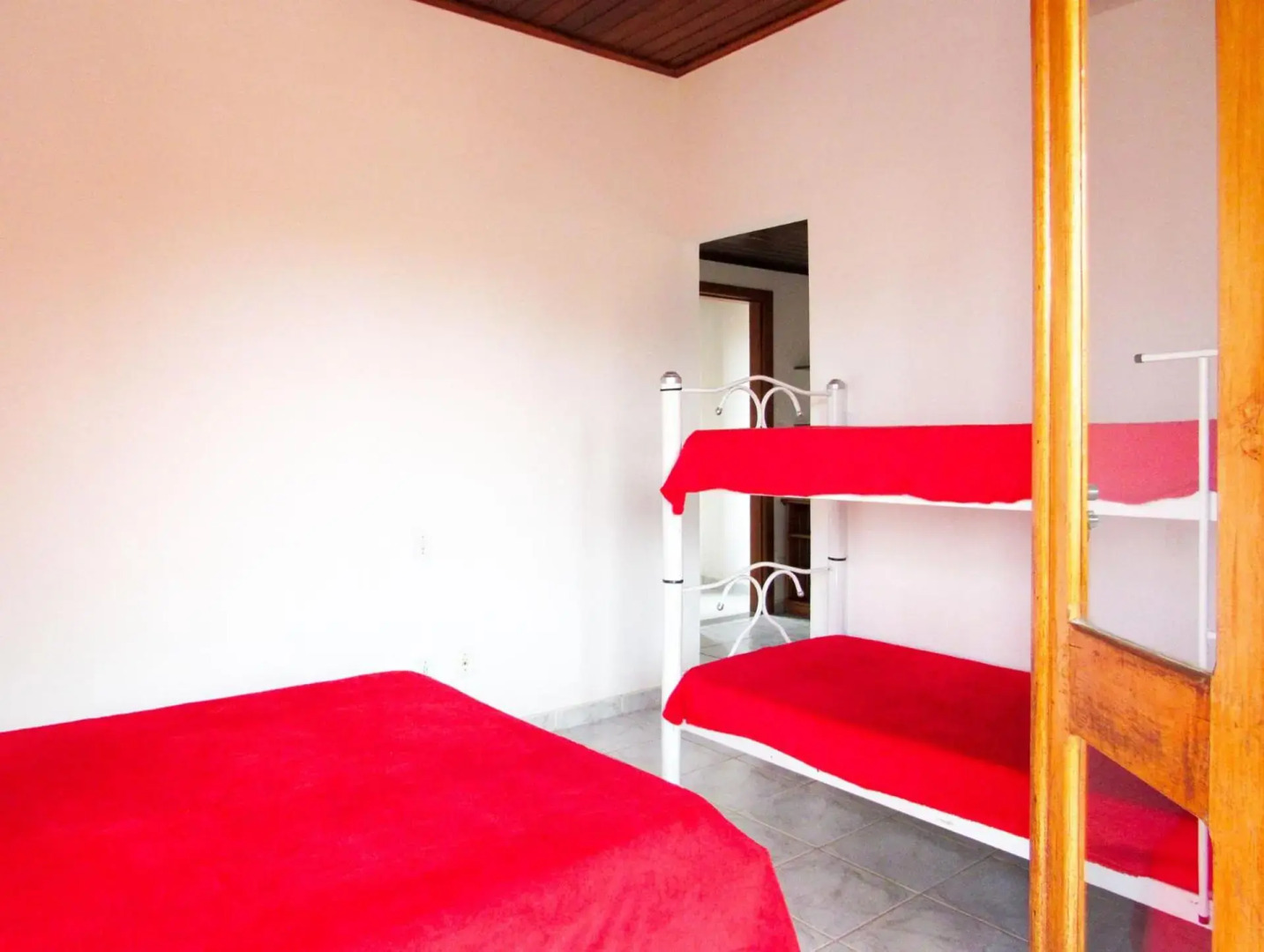 Casa com 4 Suítes, Piscina, Área Gourmet e Wifi