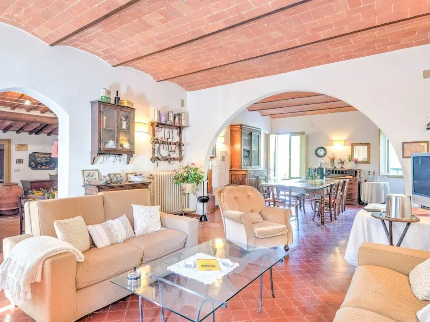 Hilltop Holiday Home in San Miniato with Hot Tub