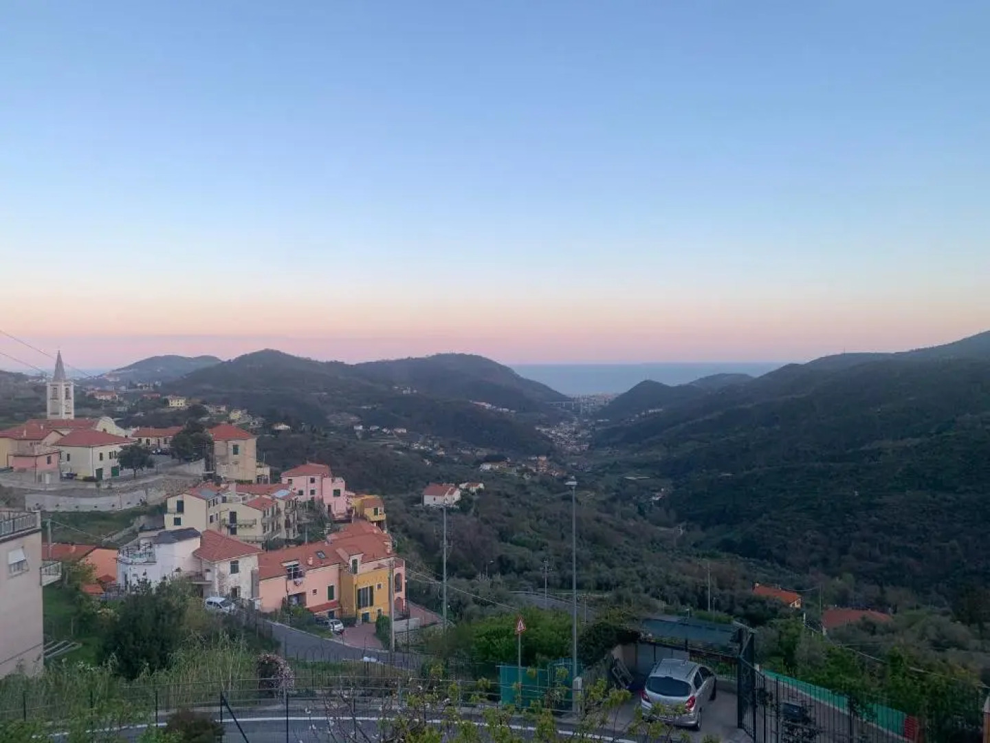 Casa indipendente su due livelli in Liguria-vista mare 6-7 Posti