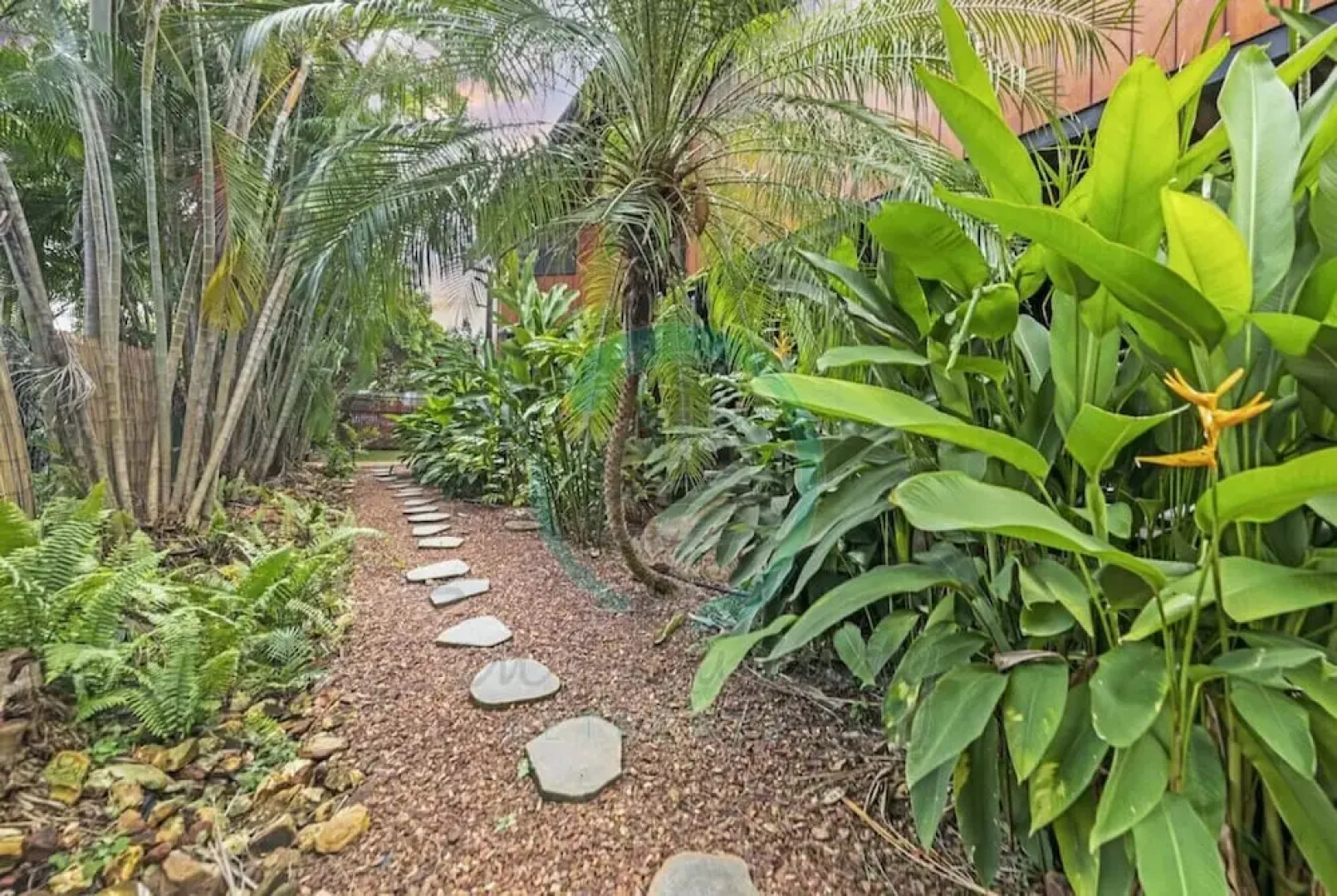 ZENLUX - 3-Story Corporate Golf Retreat