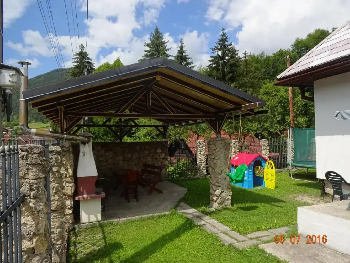 Chalupa pri vodopade