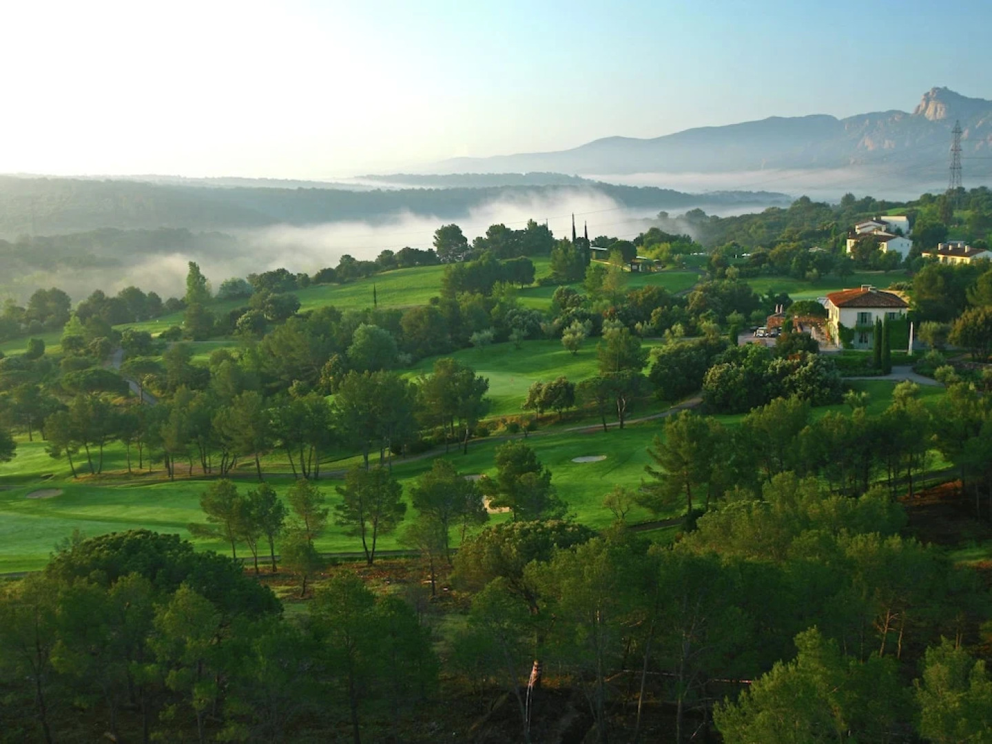 Provencal Holiday Home With Dishwasher not far From Fréjus