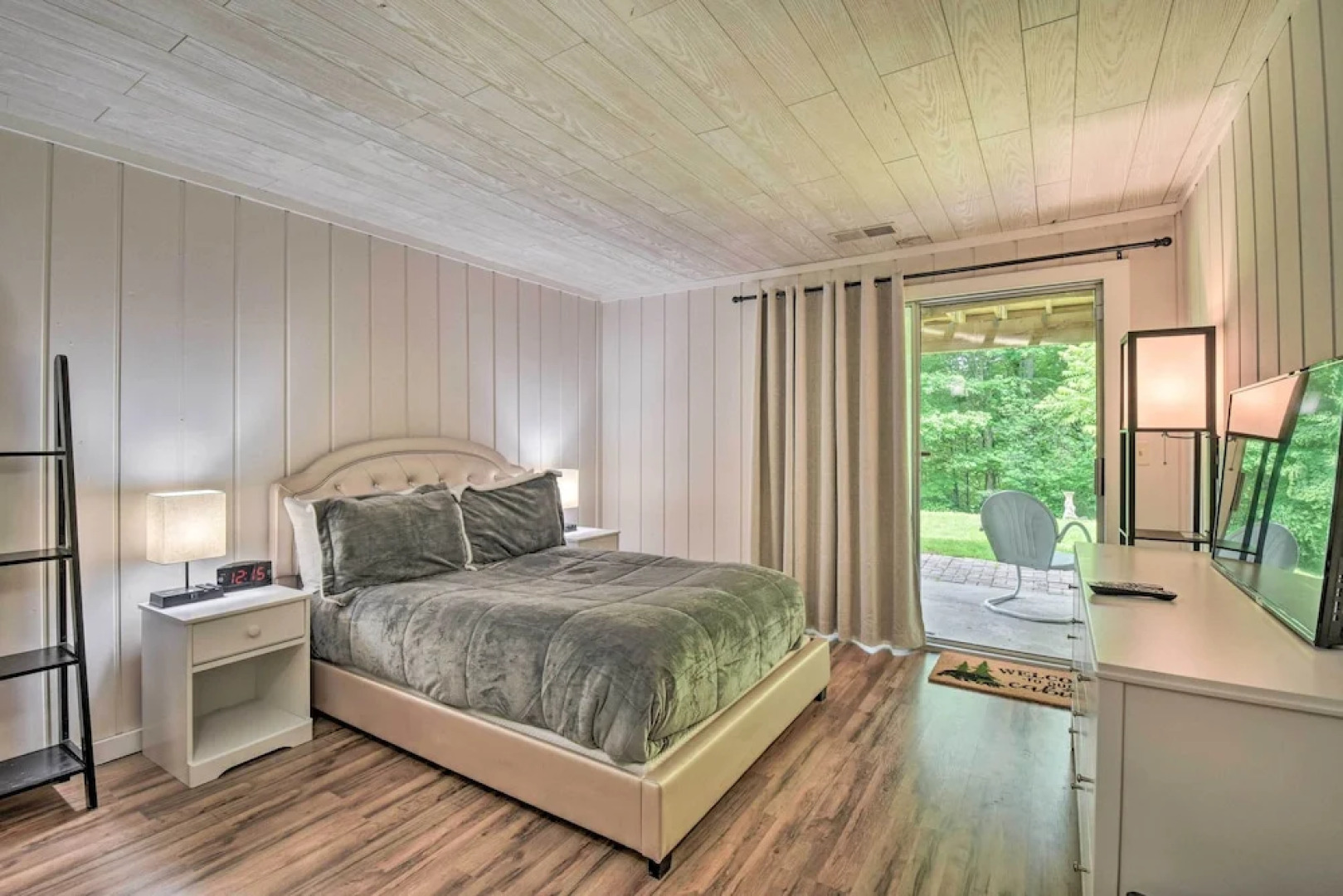 Chic Sky Valley A-frame Cabin w/ Pool Access!