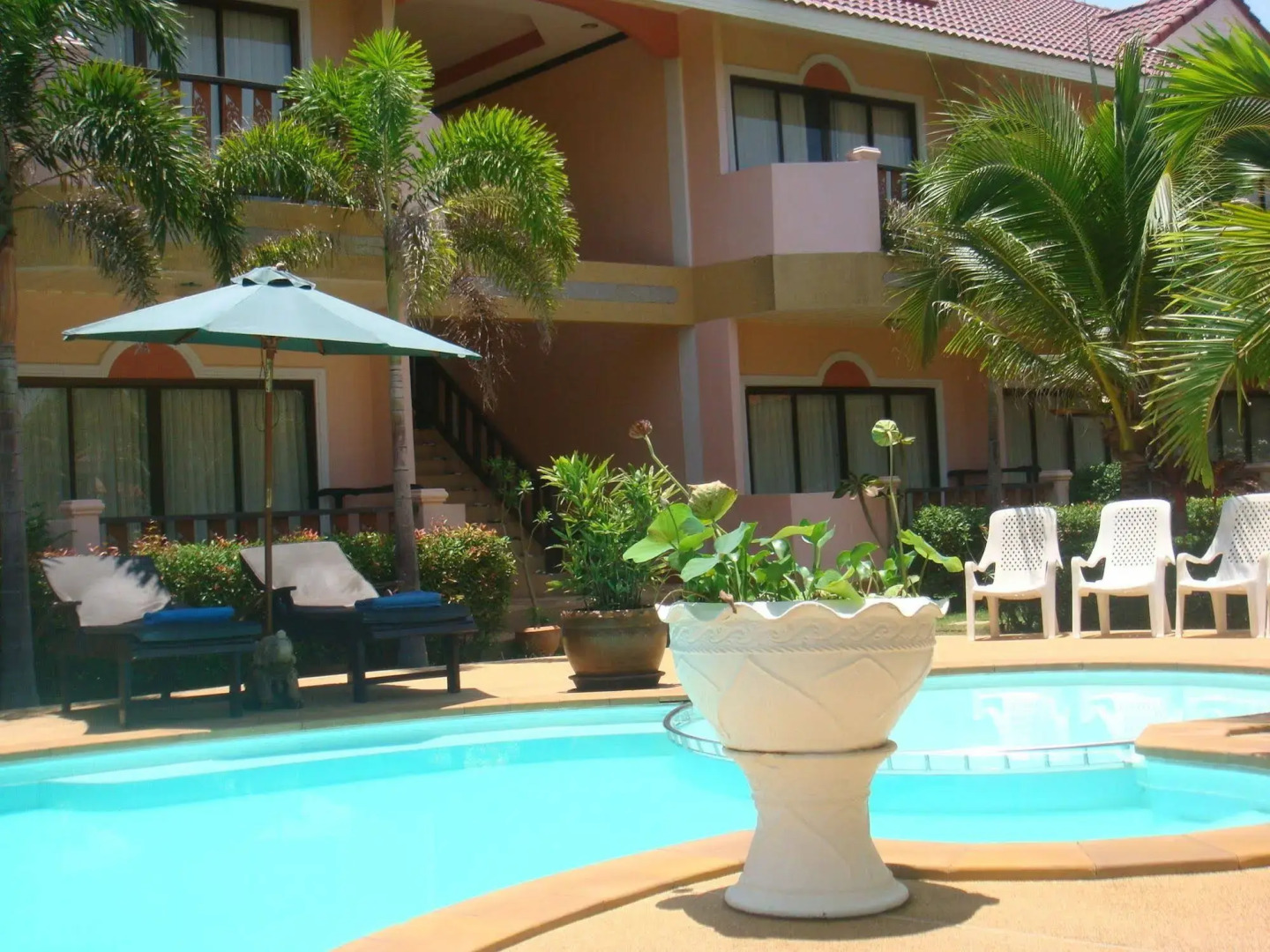 Lanta Seafront Resort