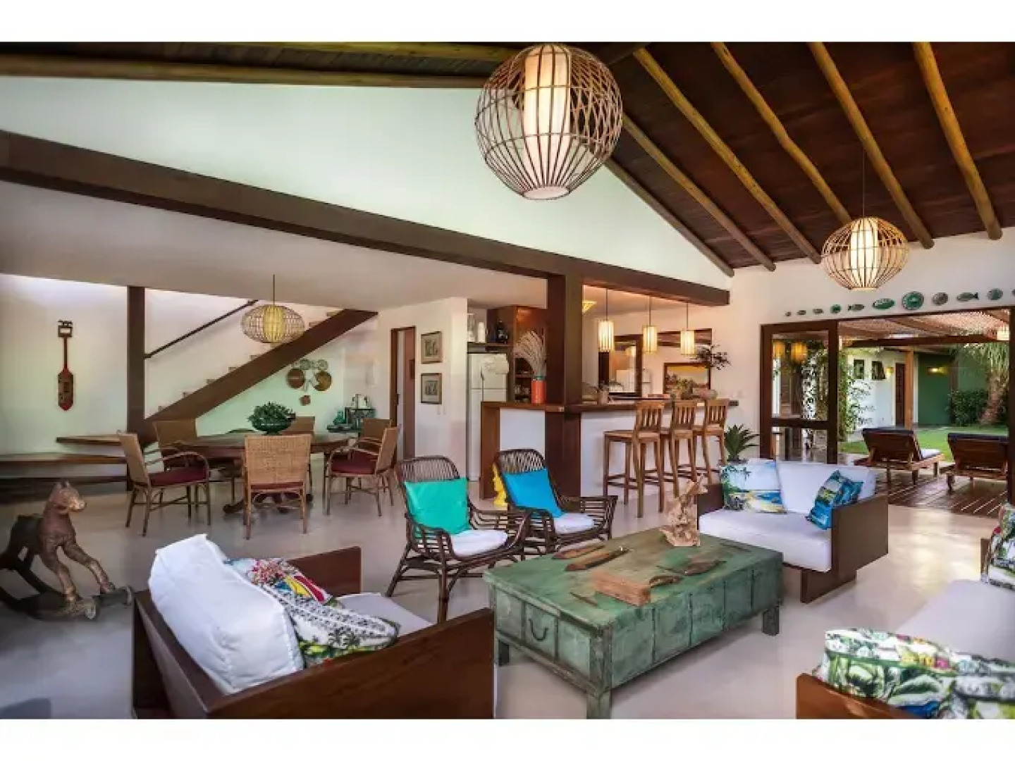 Vila do Outeiro em frente a praça da igreja