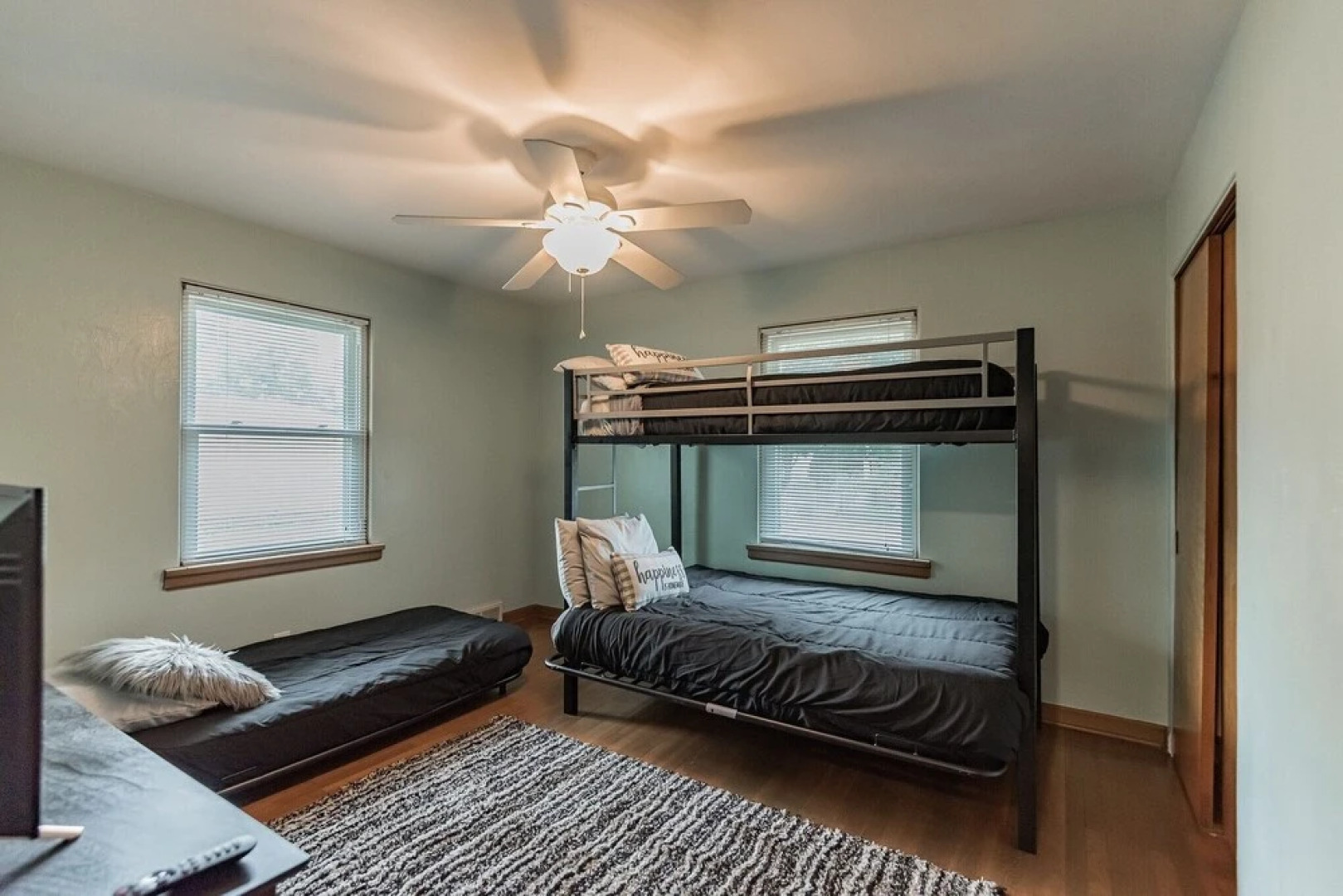 Quiet Comfy 2 Br Home In South Bend, Minutes From Notre Dame! Pet Friendly! 2 Bedroom Home by Redawning