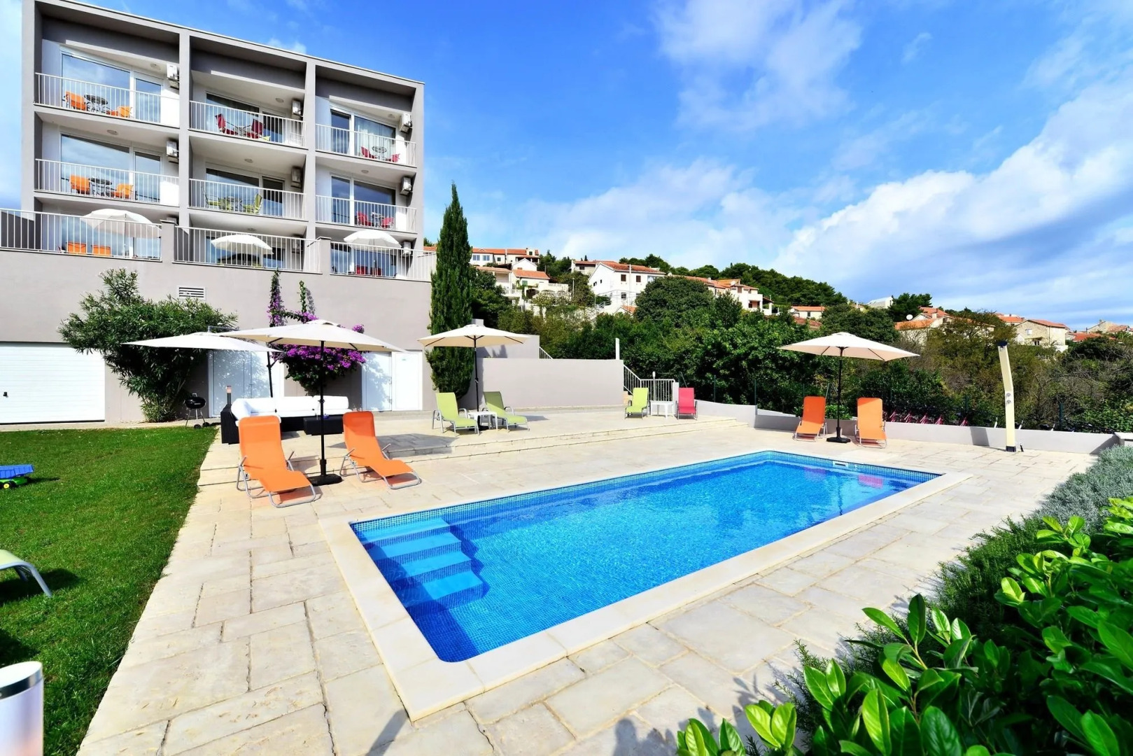 BRETIA apartments & more