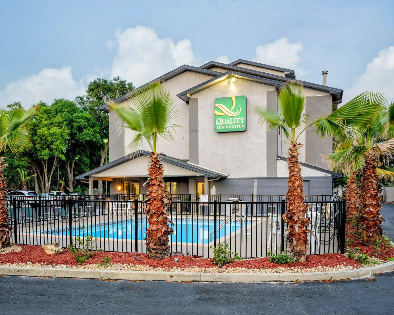 Quality Inn & Suites Leesburg Chain of Lakes