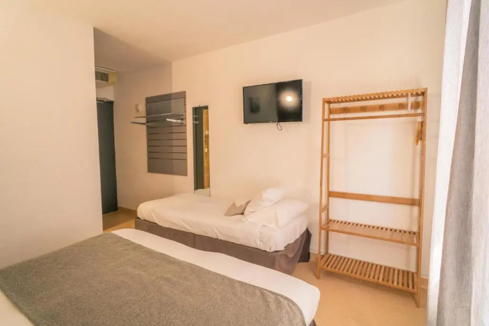 Hotel le president GARE TGV NIMES PONT DU GARD