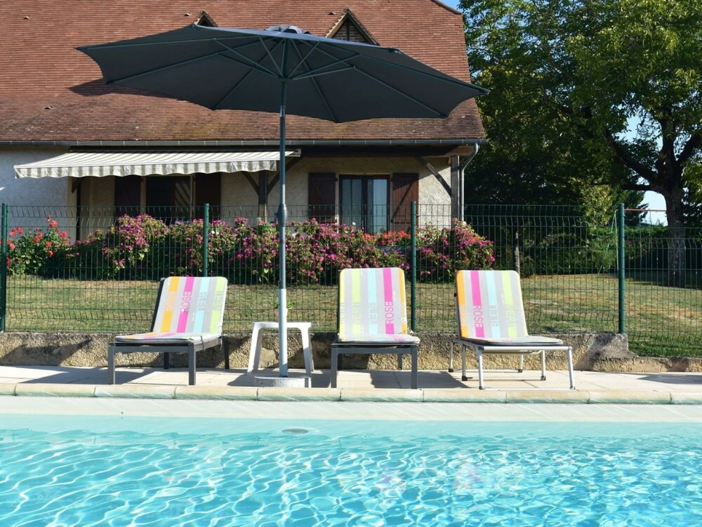 Comfortable Villa Near Alvignac With Private Swimming Pool and Stunning View