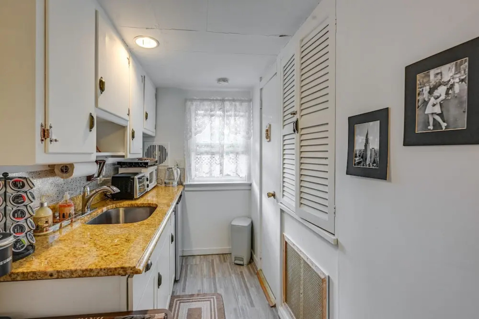 Pet-friendly Great Neck Home ~ 1 Mi to Kings Point