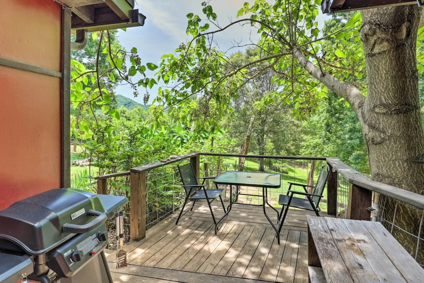 BBQ Deck + Views: 'sweet Suite' in Leicester
