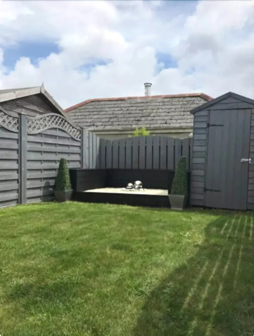 Lux Blu - Vinery Meadow