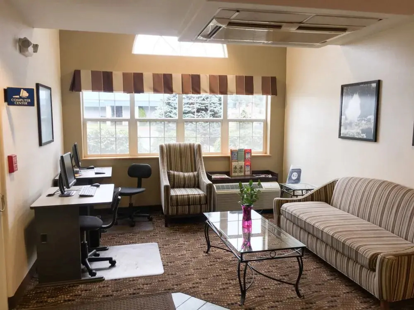 GuestHouse Inn & Suites Sutherlin