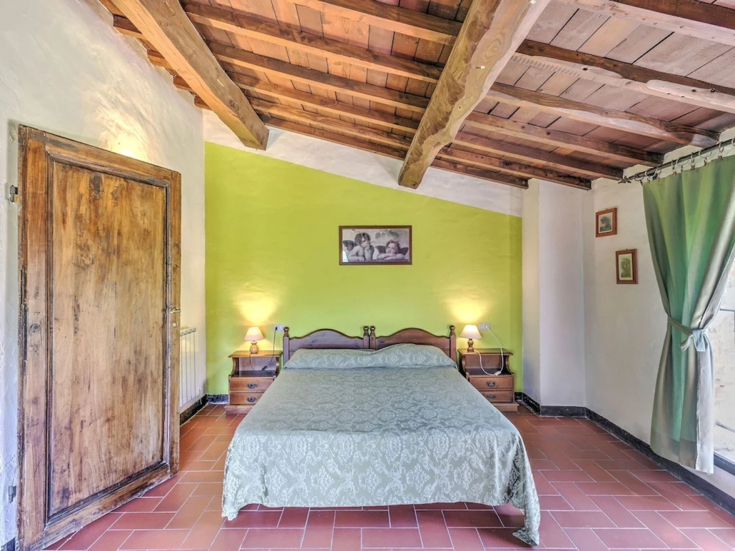 Attractive Farmhouse in Tuscany With Swimming Pool