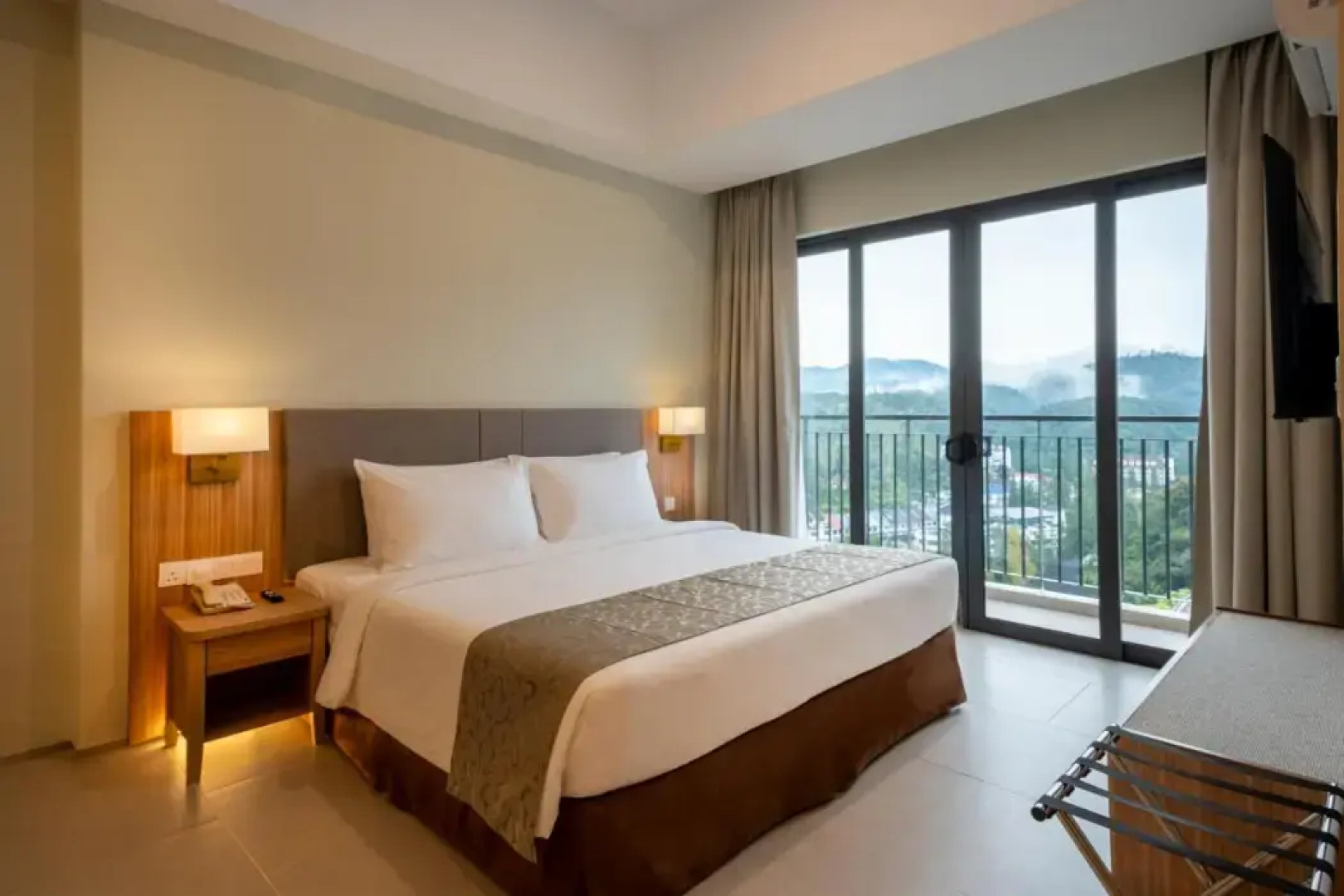 Zenith Suites Cameron