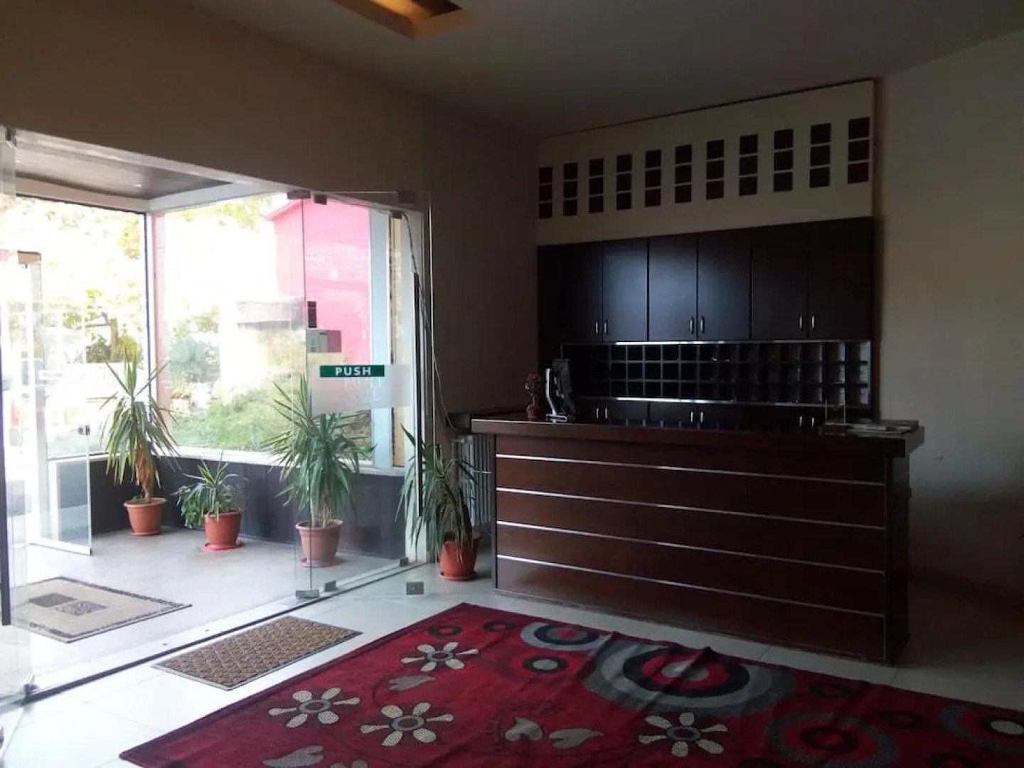 Palace Hostel Bsharry