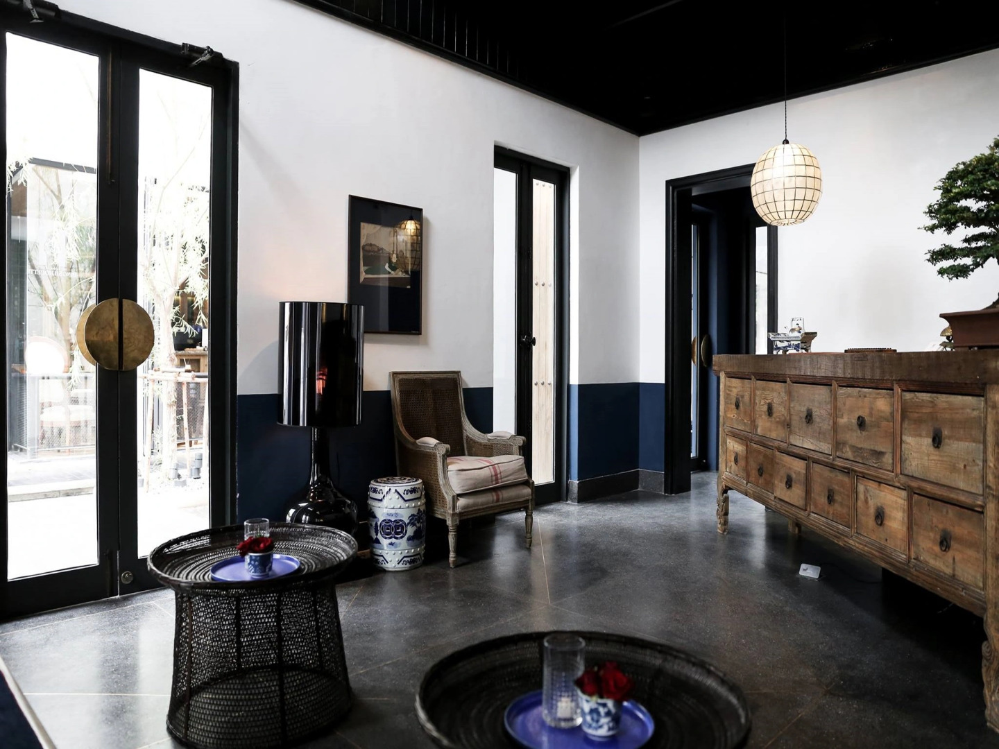 Hotel Ping Silhouette