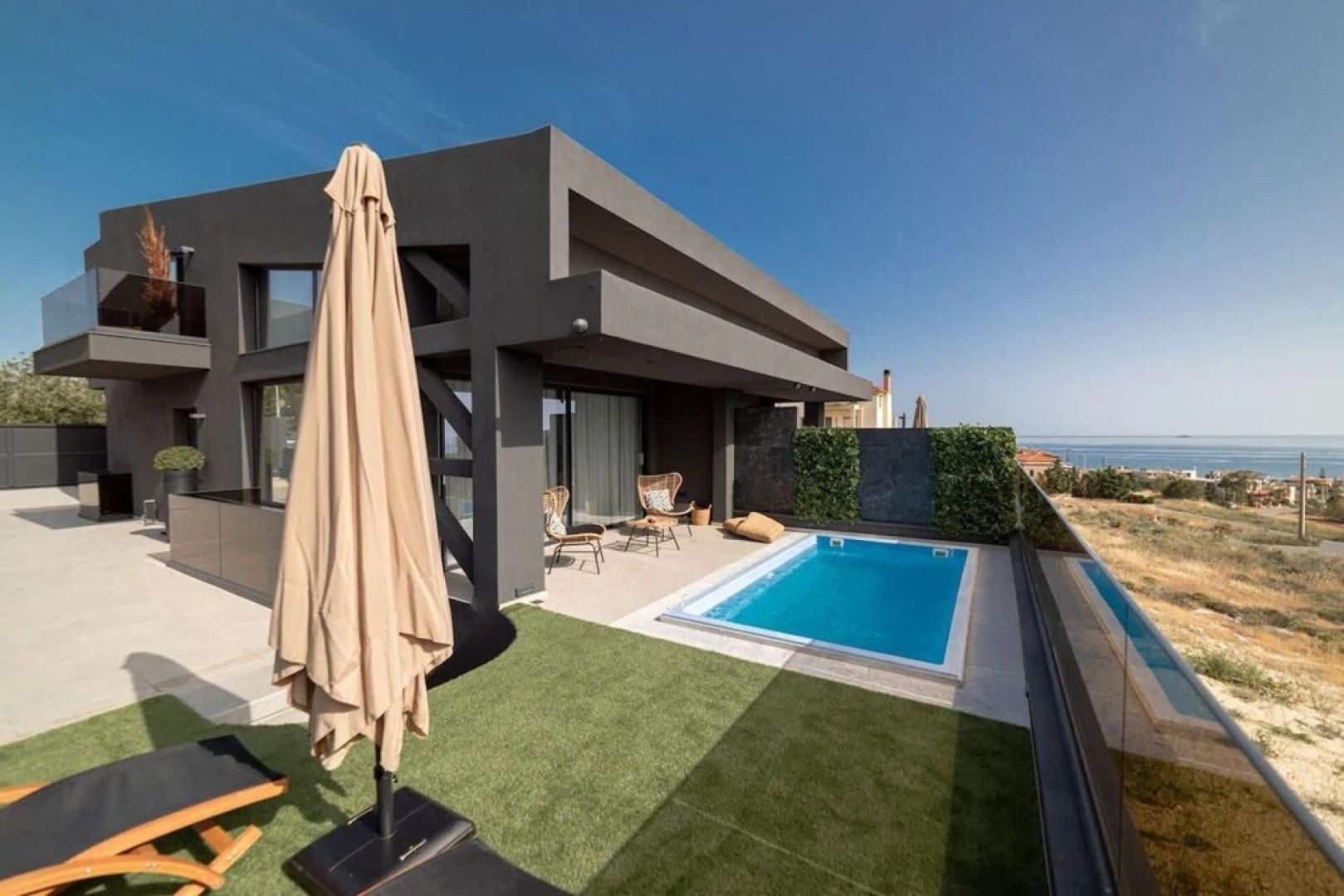 Beautiful 4-bed Villa Ria in Vathianos Kampos