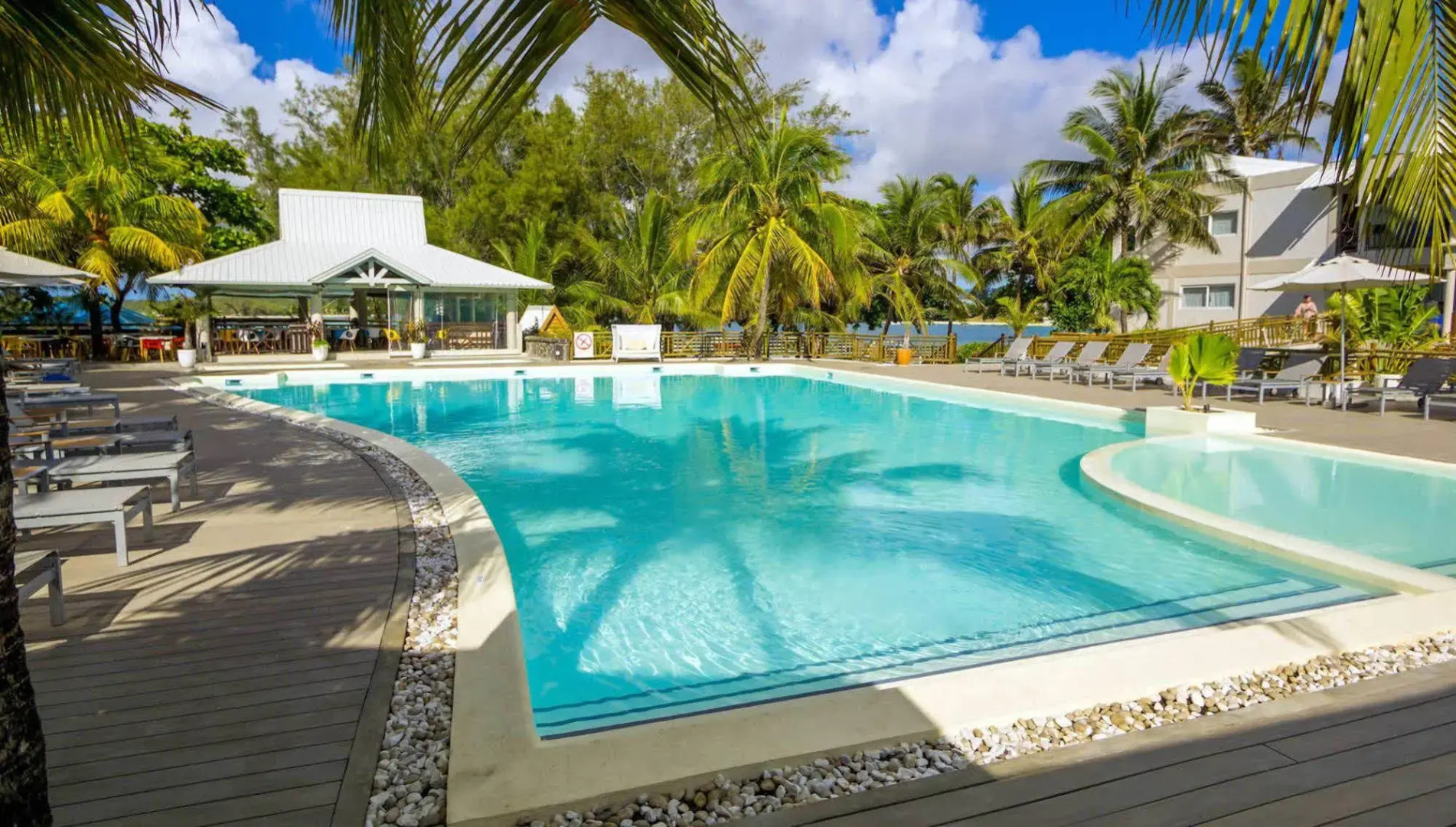 Le Peninsula Bay Beach Resort