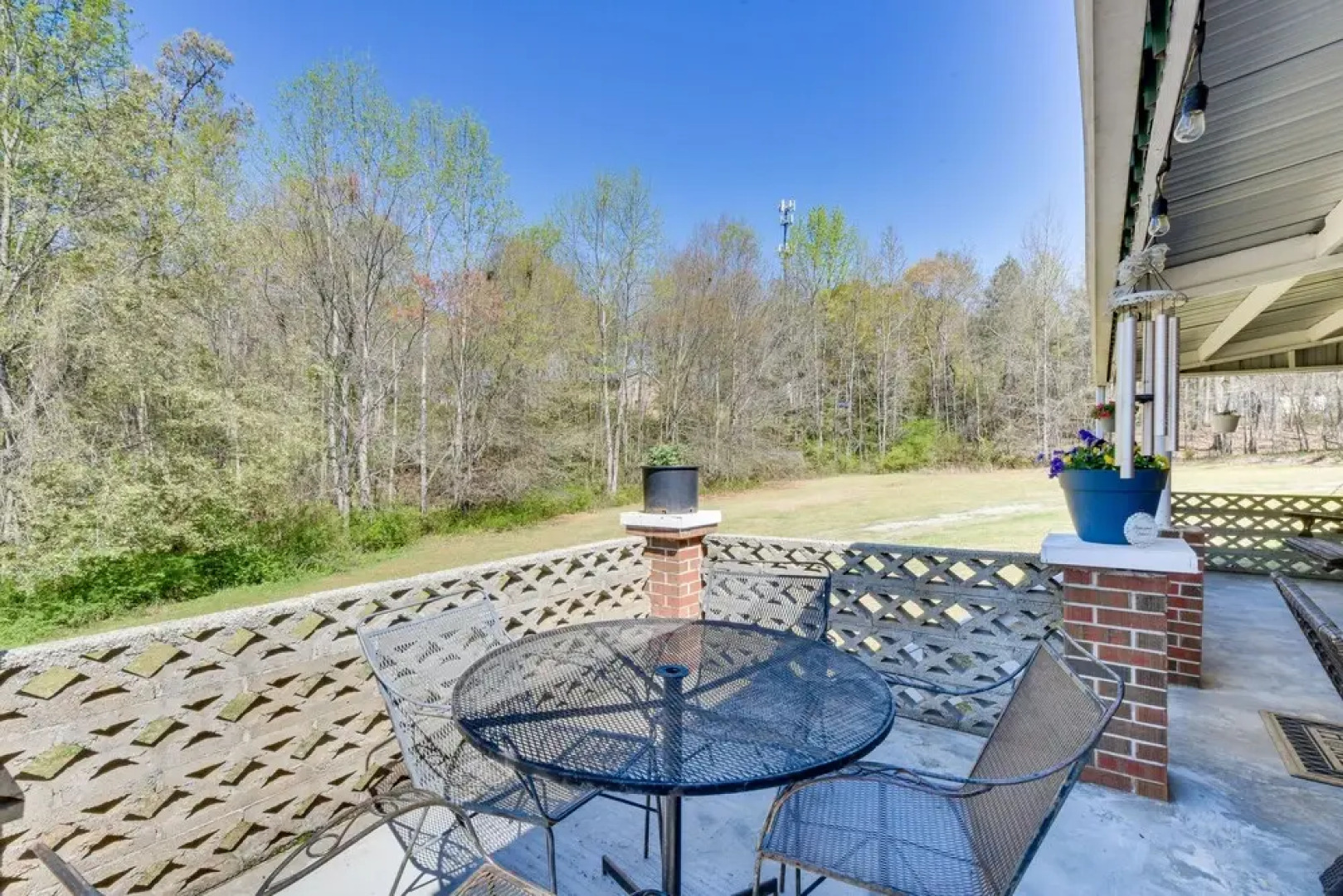 Seneca Abode w/ Furnished Deck < 10 Mi to Clemson!