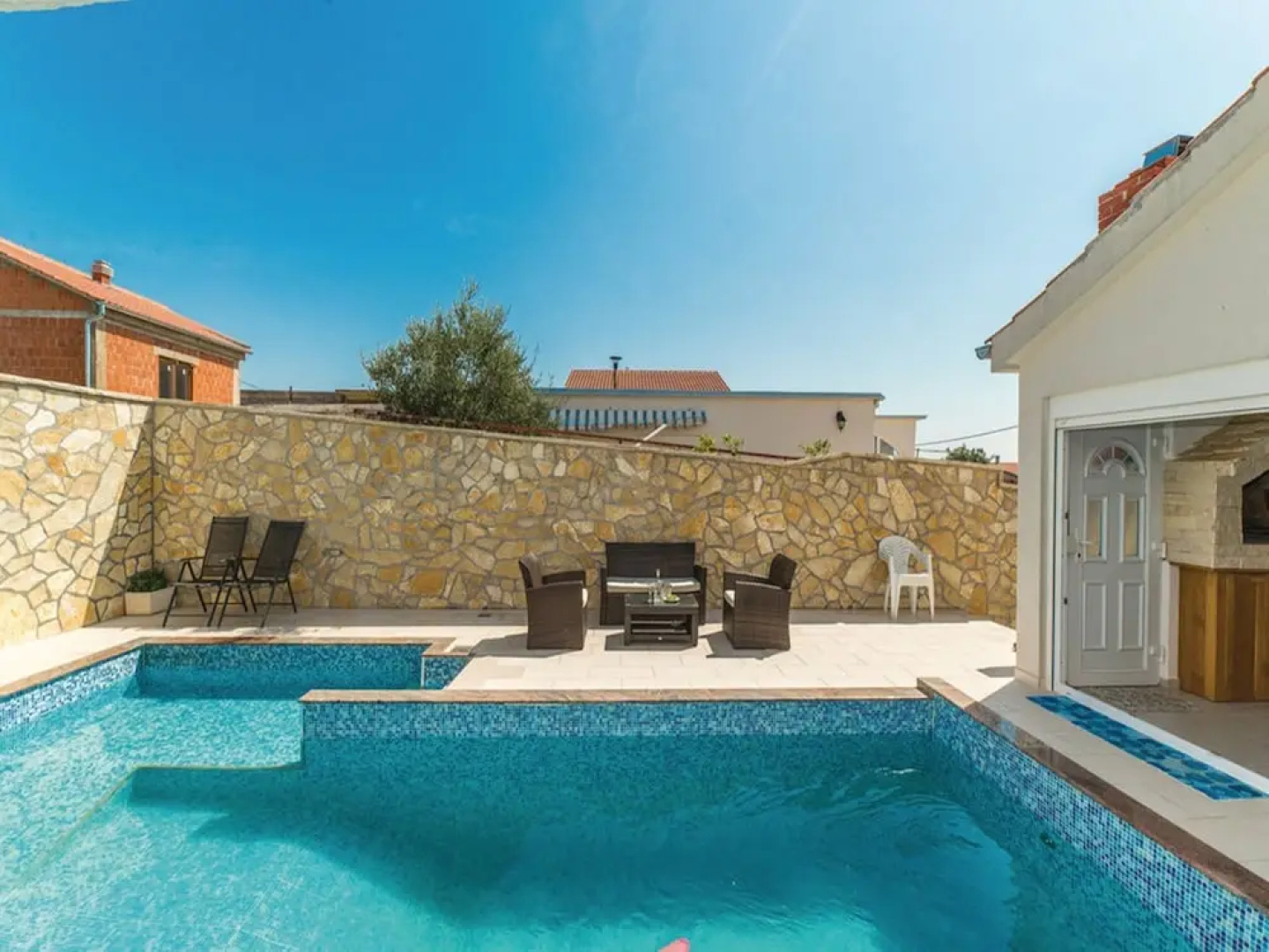Spacious Villa in Maslenica with Swimming Pool