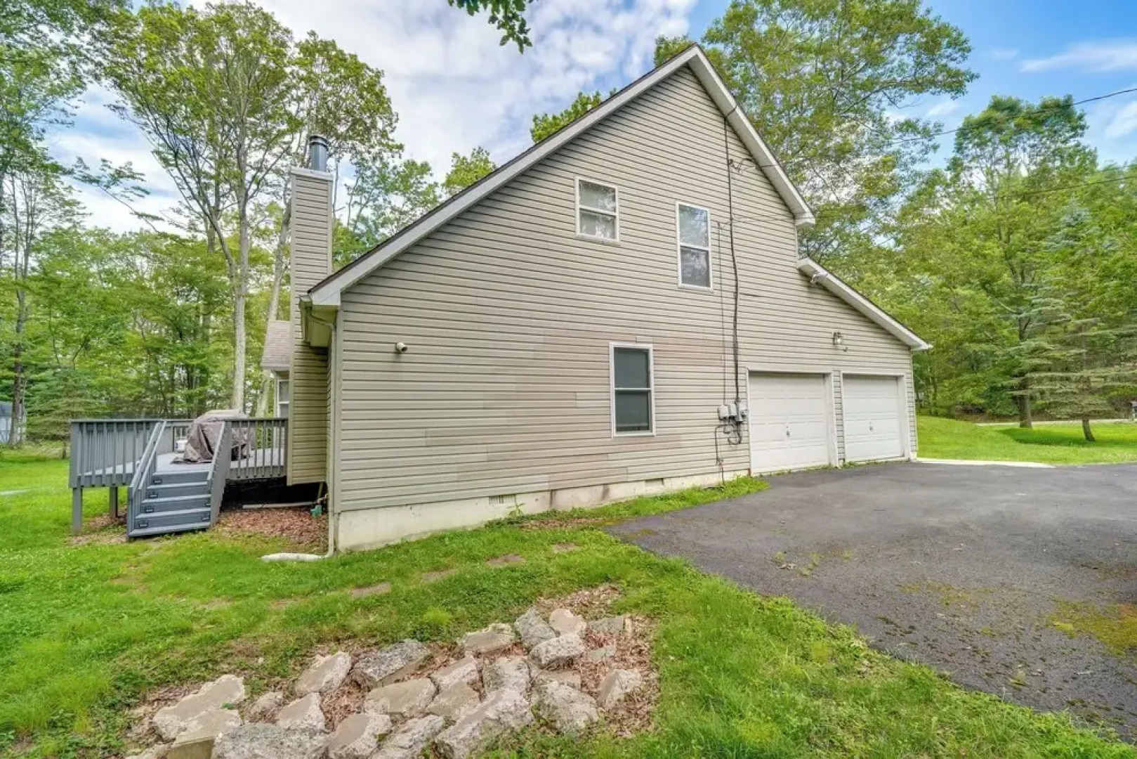 Tannersville House: Bar & Deck, 2 Mi to Ski Resort