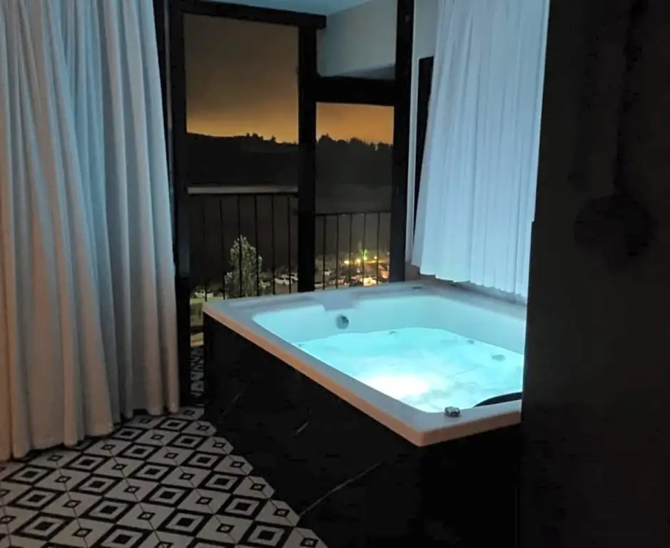 Birka - Lamis Suite צימר על גדות בריכת רם ברמת הגולן