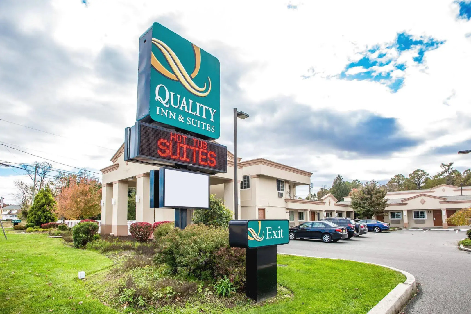 Hibiscus Inn & Suites