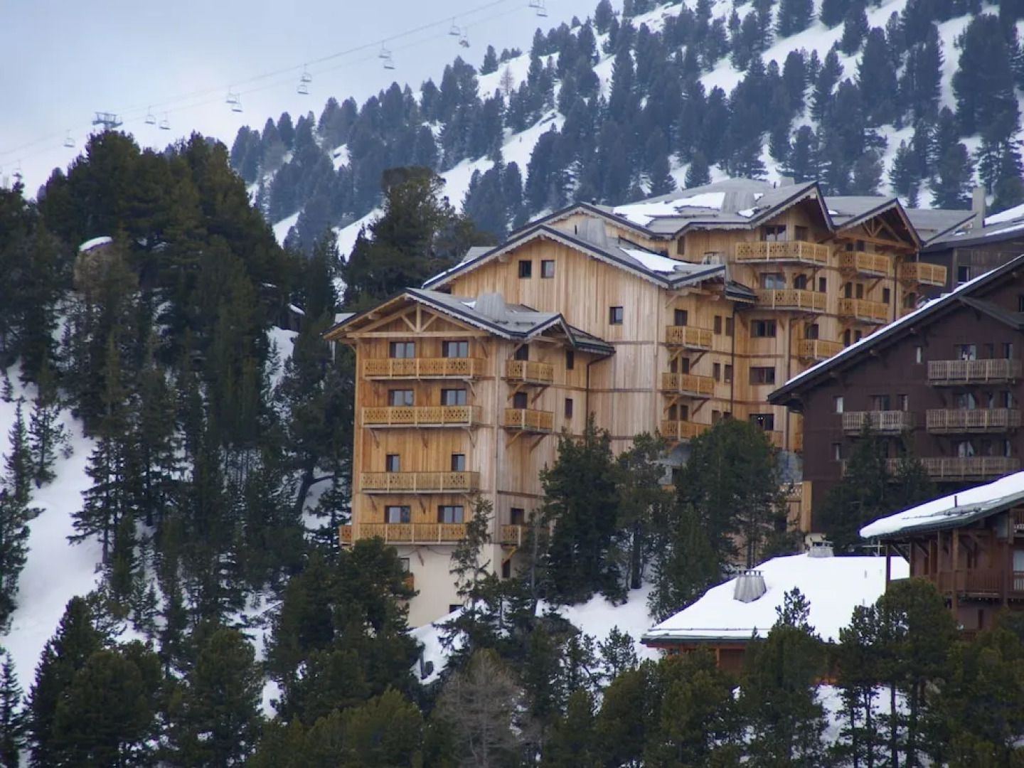 Comfortable Rustic Apartment With a Fireplace and Wi-fi in Arc 2000