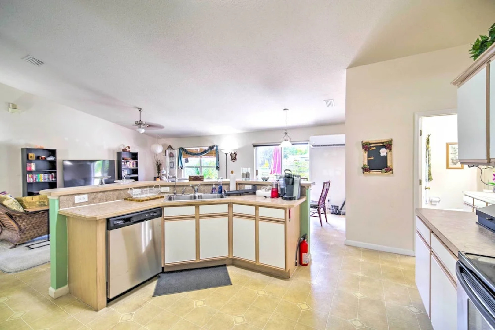 'banzai Palm Bay' Home Near Parks & Beaches!