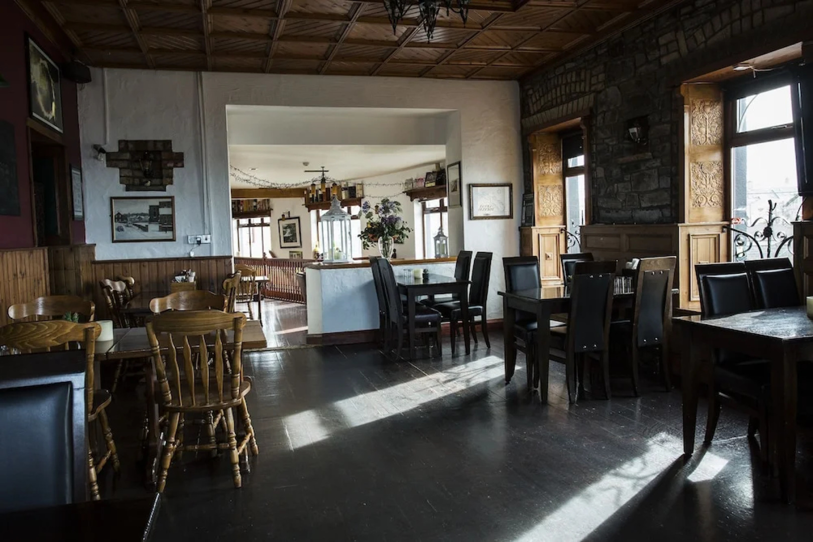 Maddens Bridge Bar, Restaurant & Guesthouse