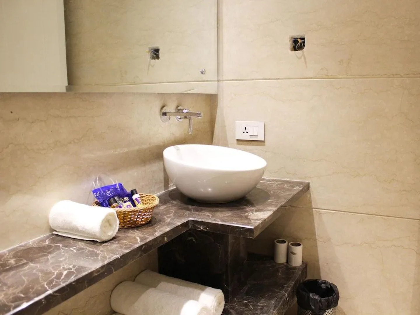 OYO 2637 Hotel Picasso Prive