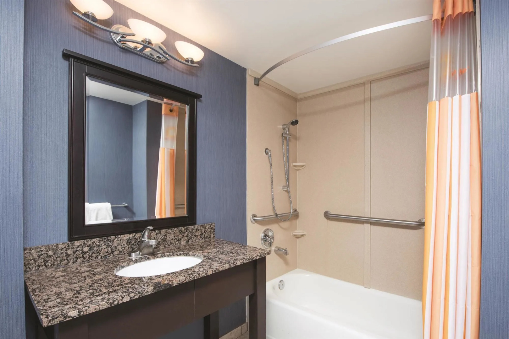 La Quinta Inn & Suites St. Louis Airport - Riverport