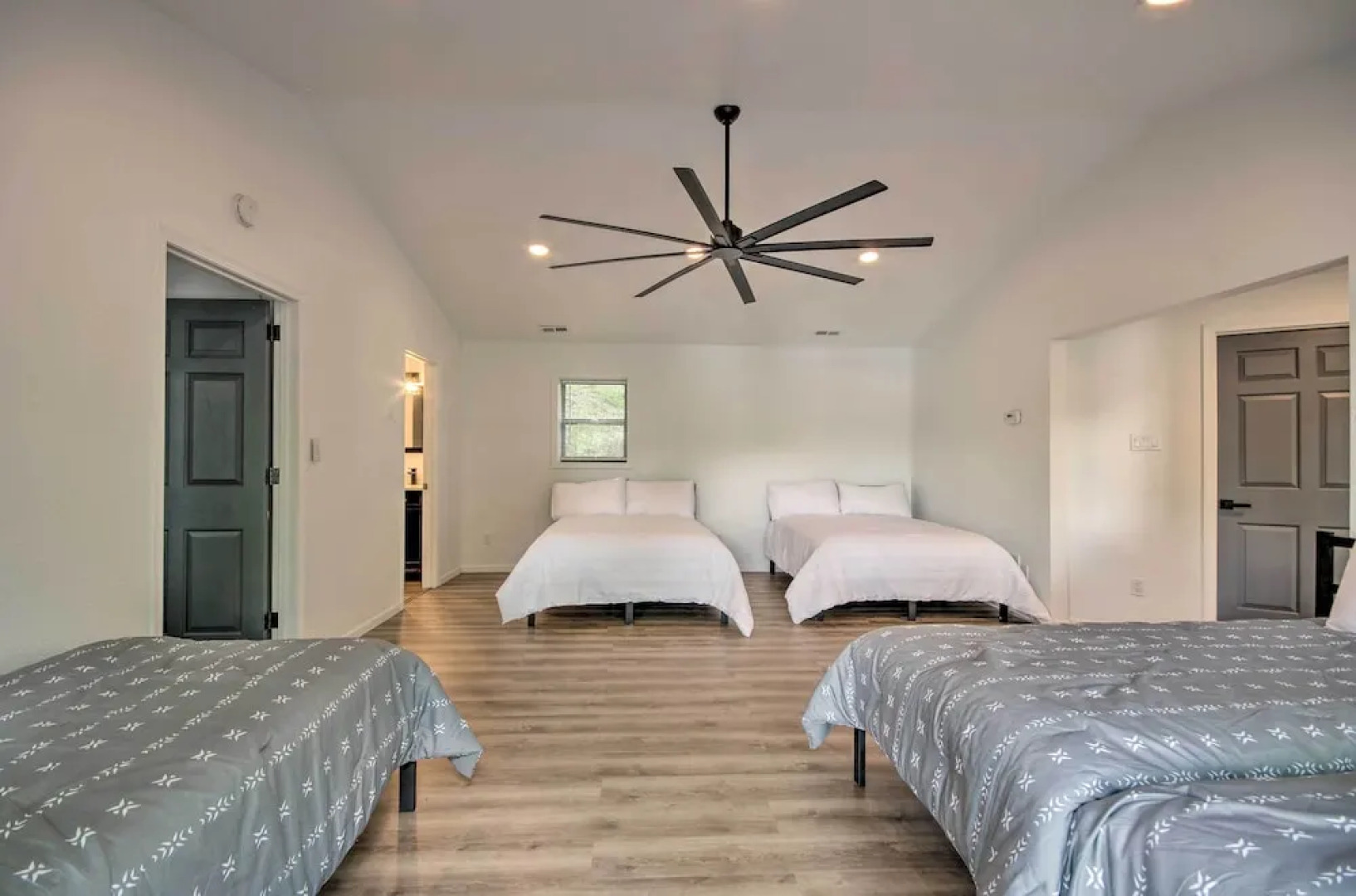 Waterfront Escape: Ozarks Home + Guest House!