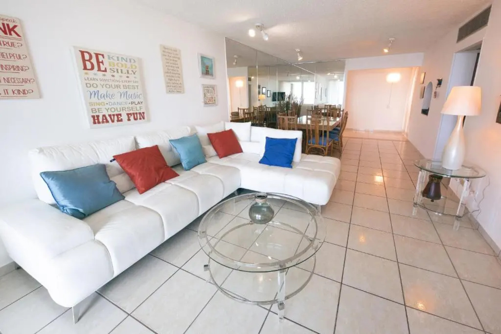 ESJ Towers Máre St Clair by Chana