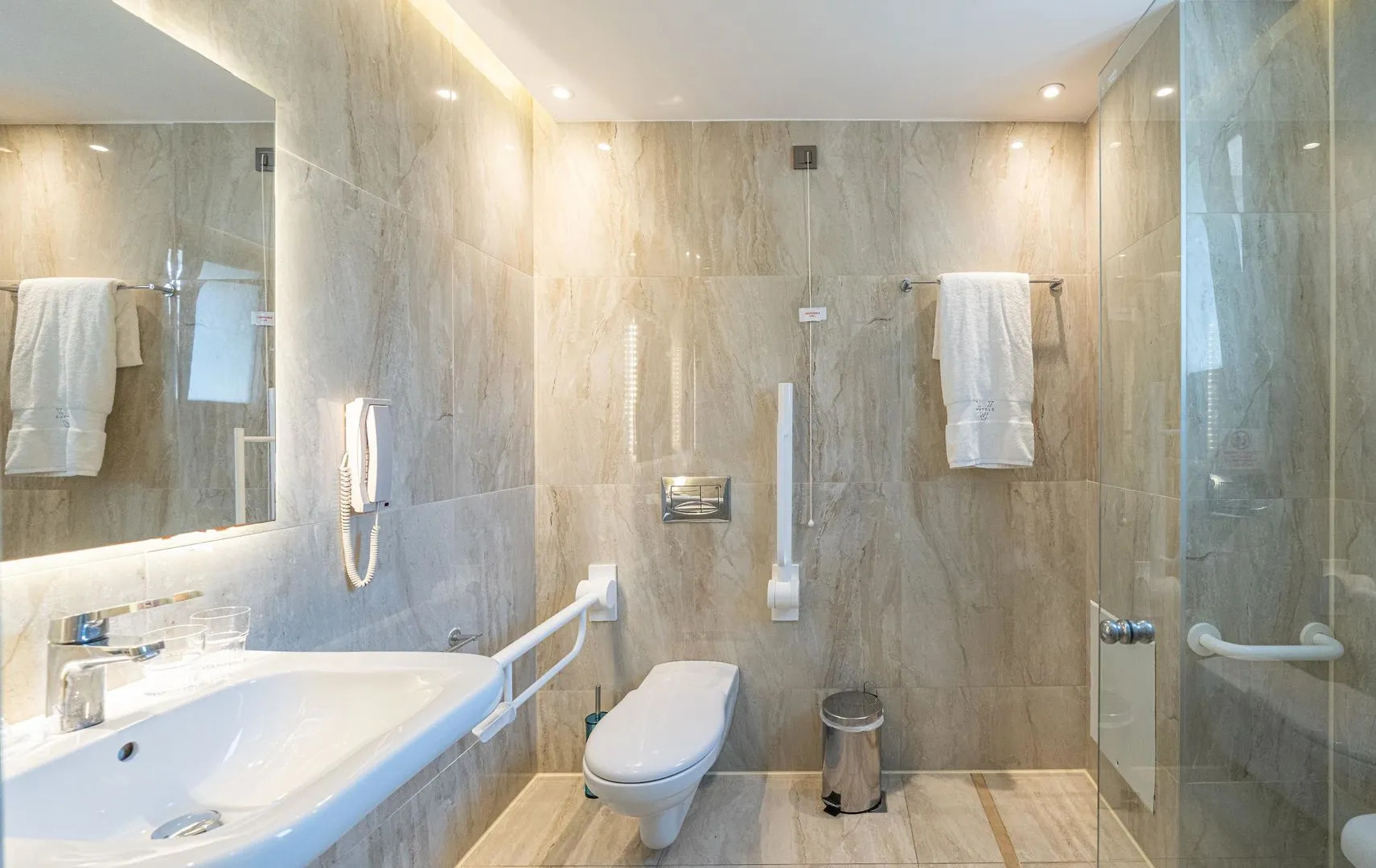 Almуros Beach Resort and Spa